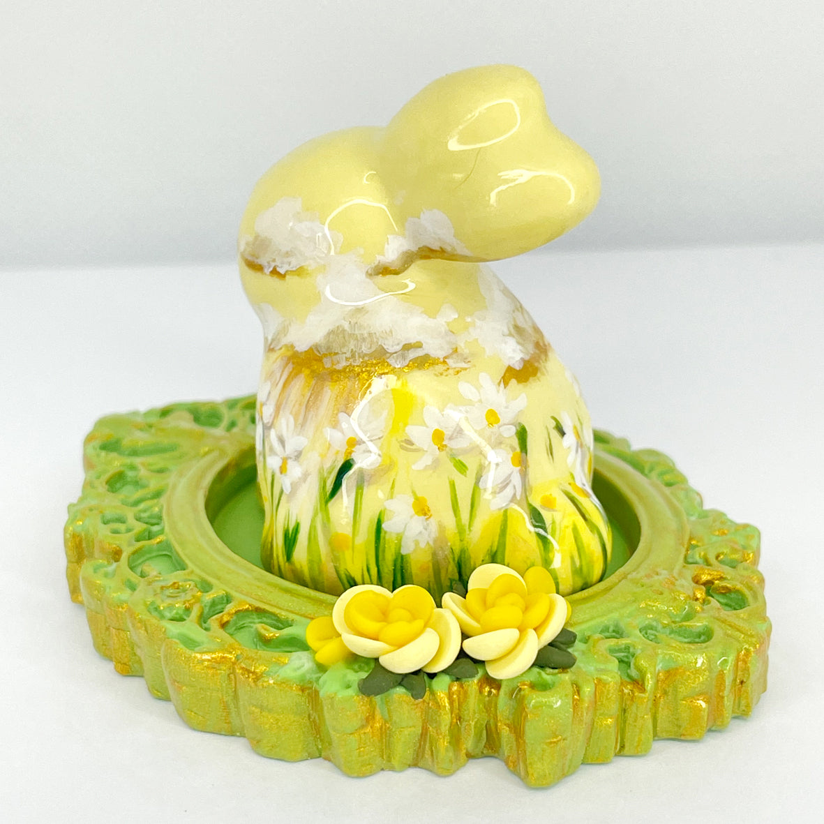 Easter bunny - lemon yellow & white daisies