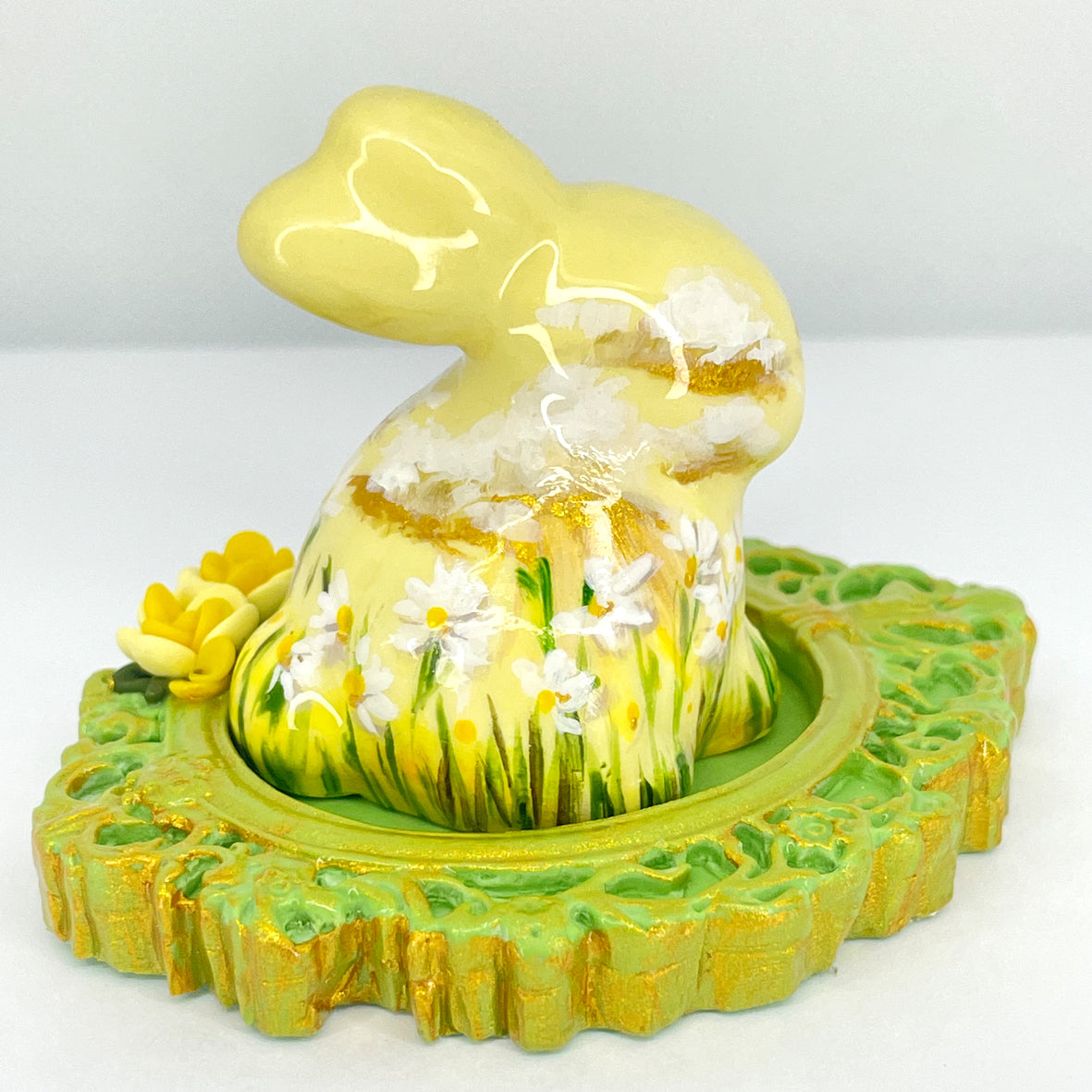 Easter bunny - lemon yellow & white daisies